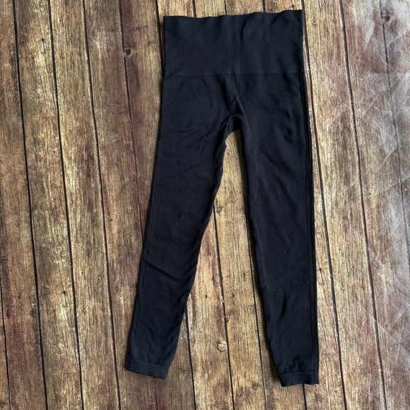 🖤 Spanx Look at Me Now Seamless Leggings 🖤 - Picture 2 of 4